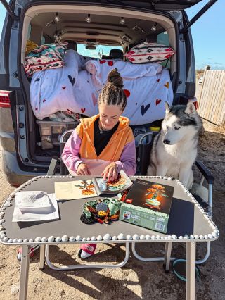 ☀️🌊 Seděla jsem na pláži a skládala lego. Když jsem ho viděla na benzínce, hned mi blesklo hlavou, že to je přesně to, co...