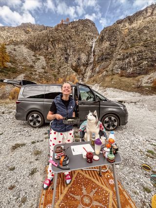 Palačinky k snídani 🥞🐻‍❄️ To má Marvel nejradši! 😅 Dneska snídaně šampiónů, pak procházka, pak práce aaaa pak už jen...