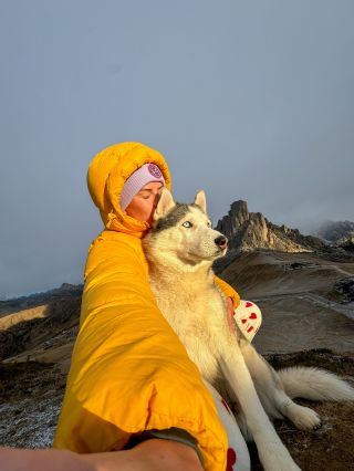 ☀️🌥️ Vstávám v 6 ráno… informace, kterou si tu musím uložit 😁😁 Mám omrzlé prsty, popraskané rty a z té zimy mi teče krev z...